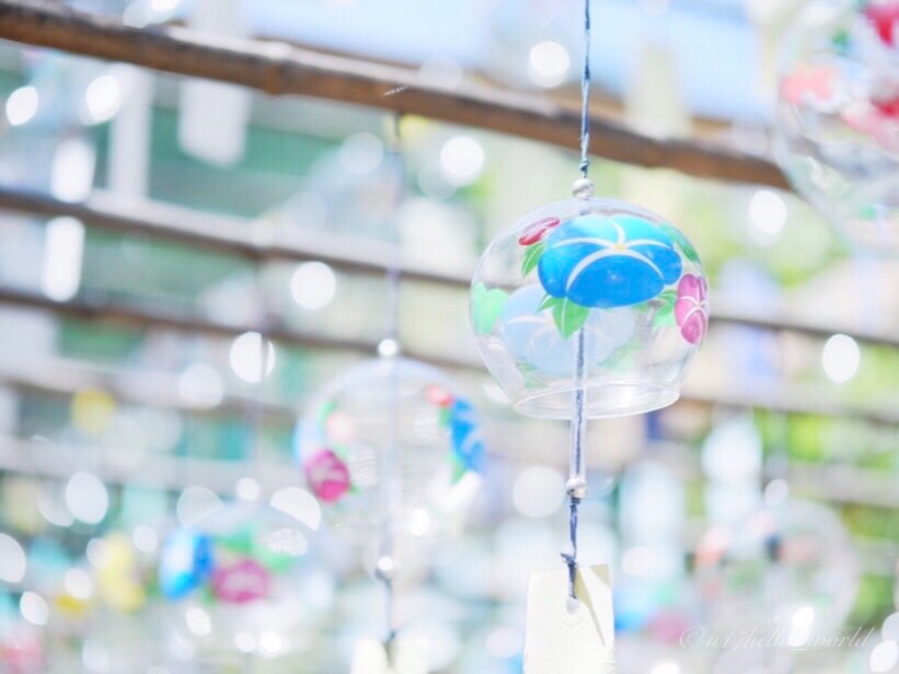 正寿院の風鈴祭りに並ぶ色とりどりの風鈴