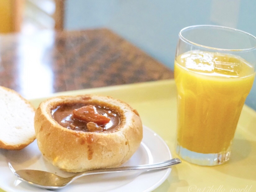 Stew bread and drink set at Watanabe Bakery (1,050 yen)