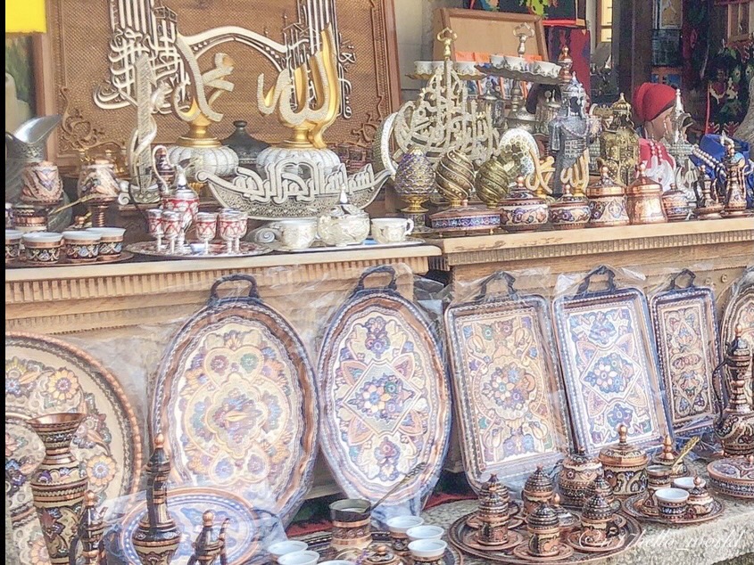 Souvenir shops with an Oriental atmosphere in Mostar