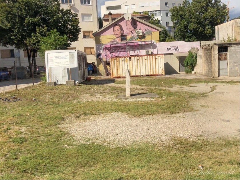 The empty lot in Mostar where the synagogue once stood