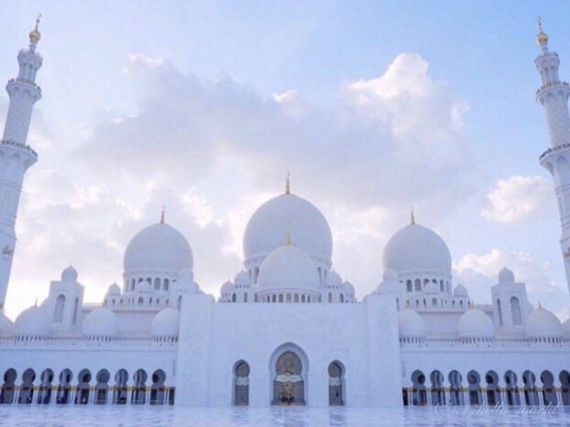 The stunning white Islamic architecture of the Sheikh Zayed Grand Mosque